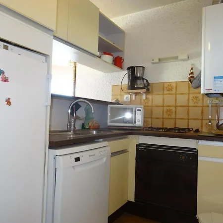 F2 Dernier Etage, Double Terrasse, Parking Prive - Fr-1-559-22 Lägenhet *