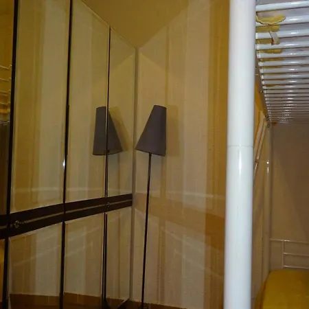 F2 Dernier Etage, Double Terrasse, Parking Prive - Fr-1-559-22